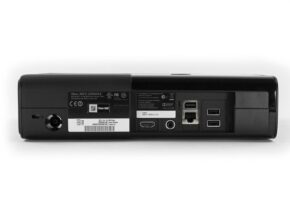 Console Xbox 360 E 250 Go – Occasion Flashée avec 25 Jeux