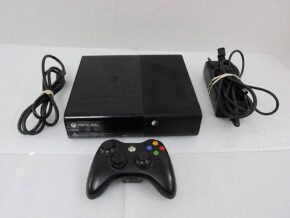 Console Xbox 360 E 250 Go – Occasion Flashée avec 25 Jeux